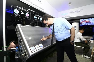 海爾廣交會展出世界首個無水箱太陽能熱水器，引領日用家電零售創新